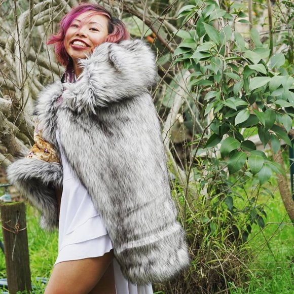 Reversible Faux Fur Velvet Cape - floral yellow and grey - Picture 2 of 8